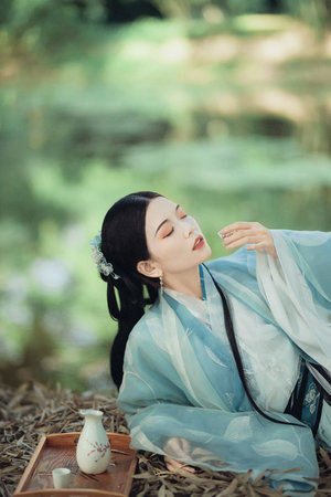 嫩叶草一区一三四区四区