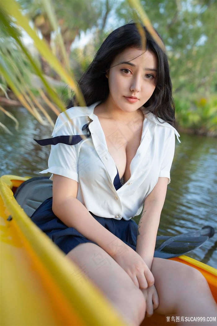 多情只有春庭月犹为离人照落花