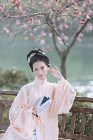 色噜噜狠狠成人影院