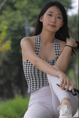 苍井空美腿抢镜